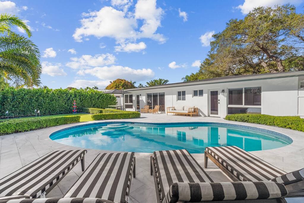 Casa By The Sea - Pool Home